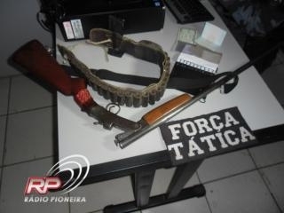 Arma apreendida pela PM (fotos Roberto Weber/Rdio Pioneira)