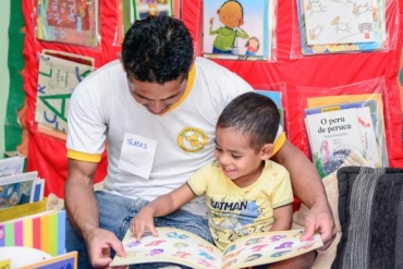 Pais que leem para os filhos aumentam em at 14% o vocabulrio das crianas 