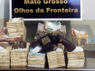 Trs so presos com R$ 81 mil na fronteira de Mato Grosso com a Bolvia