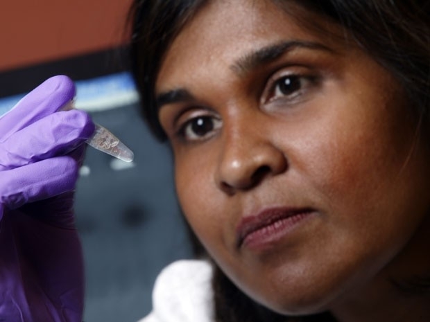 A virologista Deborah Persaud, coordenadora do estudo. (Foto: AP Photo/Johns Hopkins Medicine)