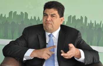 Ex-presidente da AMM, o suplente de senador Jos Aparecido dos Santos (PR), o Cidinho, defende a candidatura do prefeito