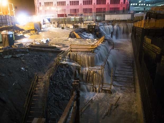 Sandy provoca inundao nas obras do Marco Zero, em Nova York. (Foto: John Minchillo / AP Photo)