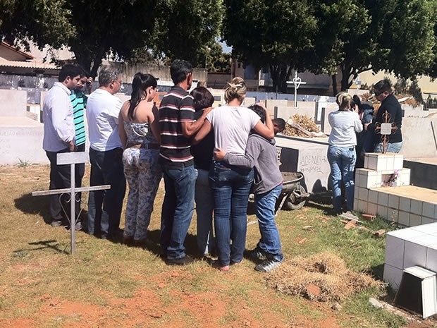 Corpo de dona Josefa foi enterrado na manh desta segunda-feira (6). (Foto: Pollyana Arajo/ G1