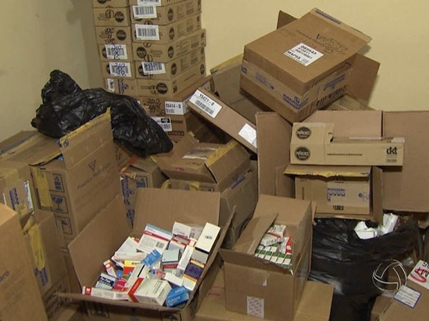 Policiais recuperaram diversas caixas de medicamentos e produtos agrotxicos. (Foto: Reproduo TVCA)