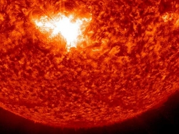 Imagens na Nasa mostram exploso solar que ocorreu na segunda-feira (2). (Foto: Nasa)