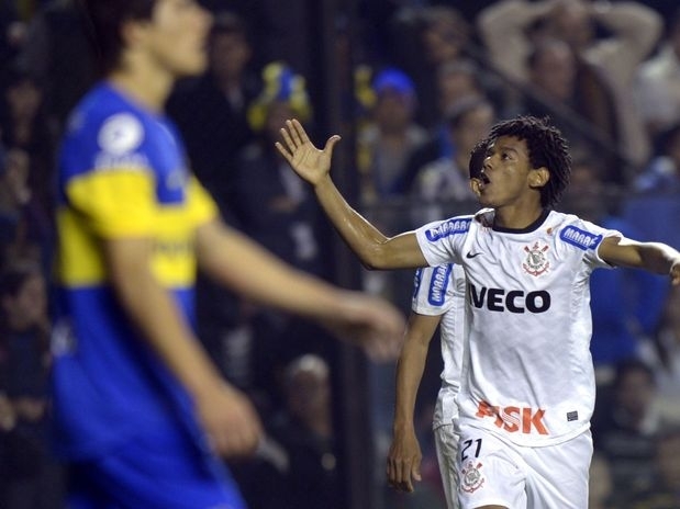Aposta de Tite, Romarinho marcou o gol de empate contra o Boca: 