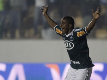 Com dois gols e uma assistncia, Mazinho brilhou na goleada palmeirense em Barueri