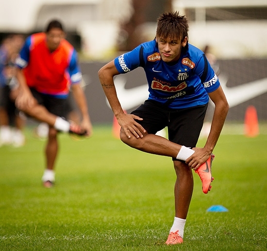 Neymar durante treino do Santos no CT Rei Pel