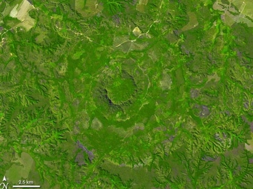 Imagem de satlite da Nasa feita em 2006 mostra a formao circular da cratera da Serra da Cangalha, no Tocantins 