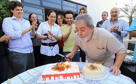 O ex-presidente comemorou seu aniversrio no Instituto Lula