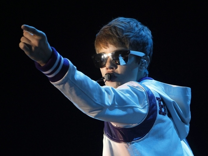 Ao lado de Bieber, o grupo Black Eyed Peas foi eleito o segundo pior artista pop do mundo