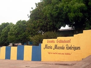 Escola Maria Macedo fica localizada no bairro Mapim em Vrzea Grande. 