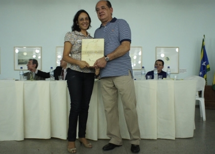 Diretora acadmica Maria Aparecida Mendel Alves recebeu homenagem do ministro Gilmar Mendes