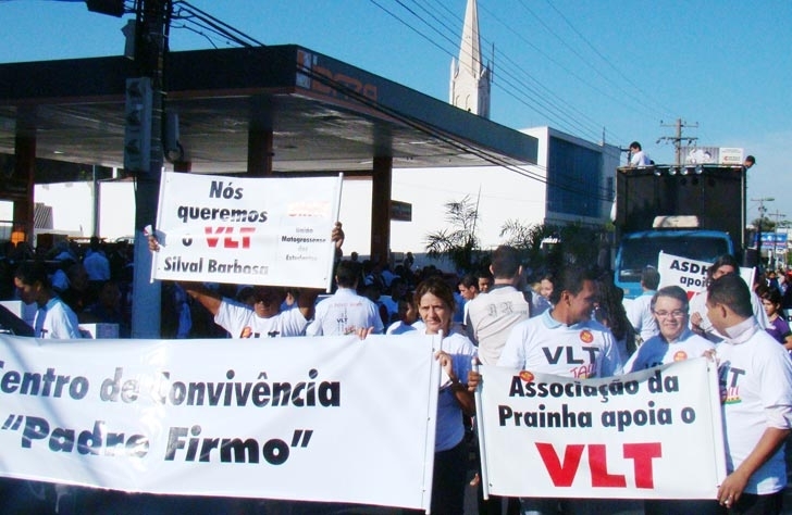 Jovens saem s ruas de Cuiab para pedir ao governador Silval Barbosa implantao do VLT no Estado