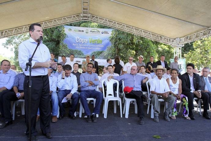 Em discurso, Silval promete reao aos responsveis pelo desmatamento em Mato Grosso