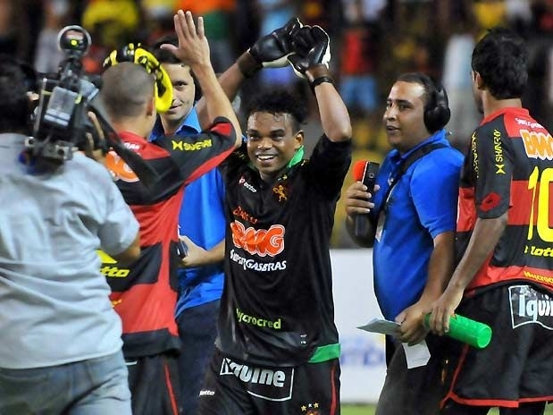 Carlinhos Bala virou goleiro no final da partida