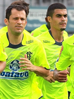 Correa (esq.) participou do treino do Flamengo na
