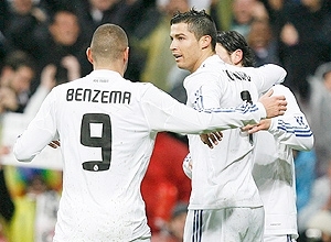 Os jogadores do Real Madrid comemoram a goleada por 7 a 0 sobre o Levante, nesta quarta