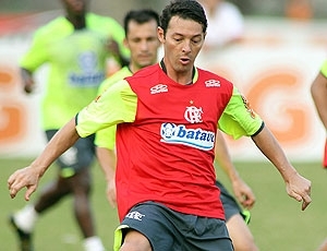 Leandro Amaral em ao num treino do Flamengo