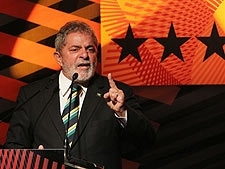 Lula ataca leilo de benefcios de Serra durante as eleies
