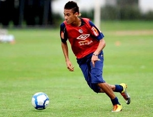 Neymar em ao durante treinamento do Santos