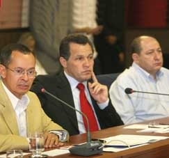 O governador Silval Barbosa (PMDB) participou de ato institucional com o ministro dos Transportes, Paulo Srgio Bastos