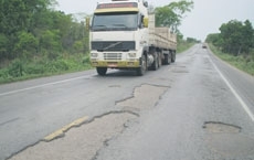 A precariedade das rodovias do Estado, alm de trazer prejuzos para transportadoras, aumenta o nmero de acidentes
