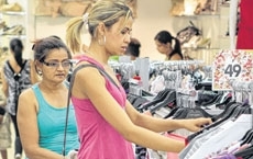 Consumidor mato-grossense est mais confiante na economia e tem ido s compras com frequncia