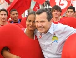 O candidato ao governo Silval Barbosa (PMDB) em atividades de campanha na Capital