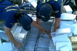 Aprenso de 21,5 toneladas de maconha em Foz do Iguau em 8 de julho. Droga estava em carga que simulava madeira