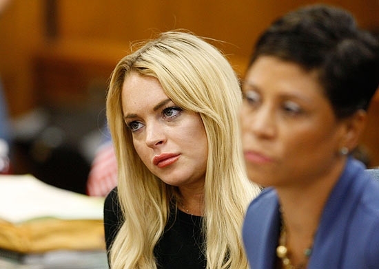 Lindsay Lohan deixa a reabilitao aps 22; pena previa 90 dias de internao