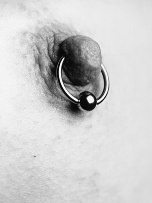 Estudo publicado no The Journal of the American College of Surgeons, documenta o risco associado aos piercings