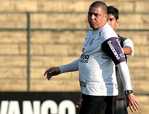 Ronaldo durante treino do Corinthians