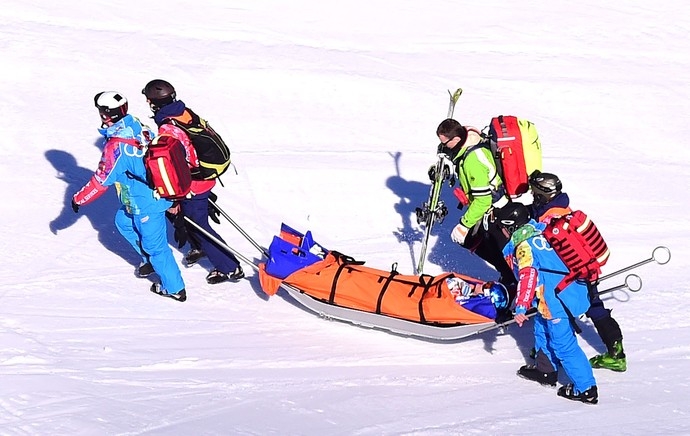 Alexandra Coletti sofre queda e precisa ser atendidas por mdicos na pista de esqui