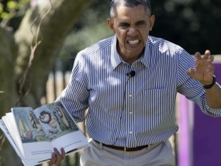 O presidente dos Estados Unidos, Barack Obama, faz careta ao ler livro para crianas em tradicional celebrao de Pscoa na Casa Branca