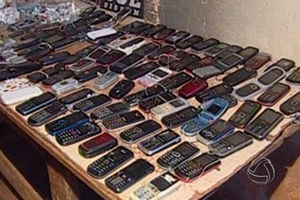 Celulares encontrados em revista na penitenciria da Mata Grande, em MT