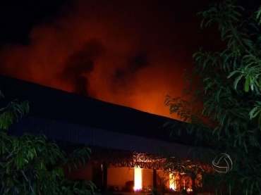 Incndio destruiu parte de supermercado 