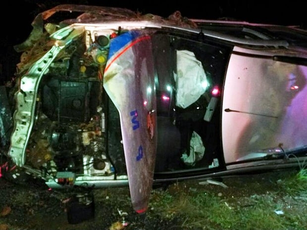 Carro da PM capotou durante perseguio na Estrada da Guia, em Cuiab.