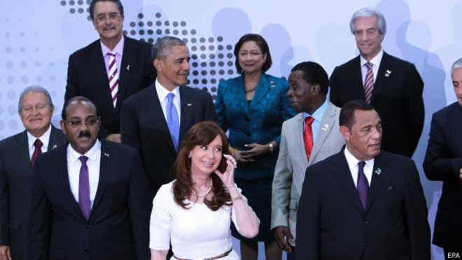 Presidentes posam para foto na Cpula das Amricas (EPA)