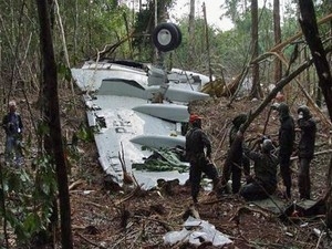 Avio da Gol caiu em mata fechada aps colidir no ar com jato