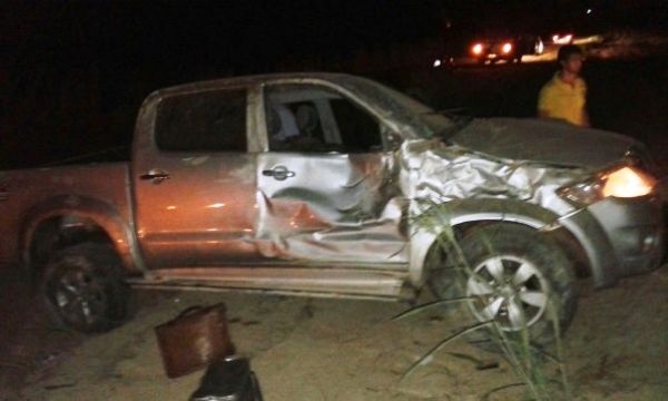 Motorista no usava cinto de segurana e acabou arremessado da Hilux