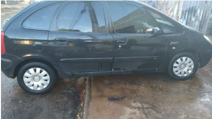 Suspeito usava um carro preto para abordar as vtimas na rua  Foto: Divulgao