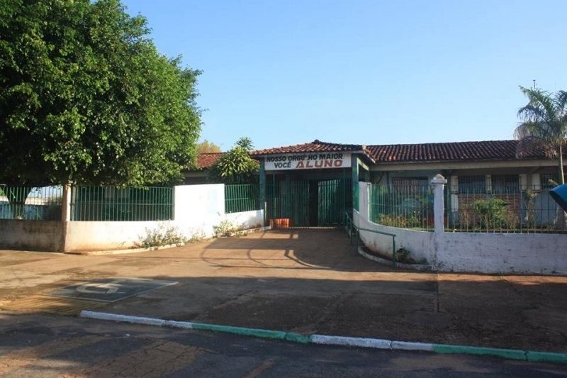 Escola Estadual Olegario Moreira de Barros, localizada no Bairro da Ponte em Nortelandia.