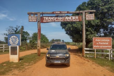 Viatura da Polcia Civil na Rodovia Transpantaneira, em Pocon