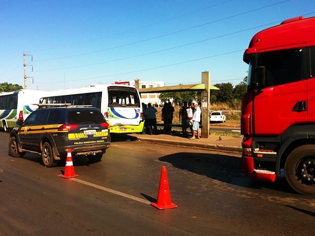 Passageiros foram encaminhados ao hospital com ferimentos leves (Foto: Gesseca Ronfim/G1 MT)