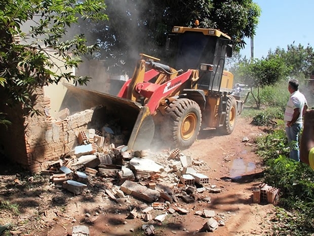 Nesta semana, duas casas foram demolidas de reas de risco