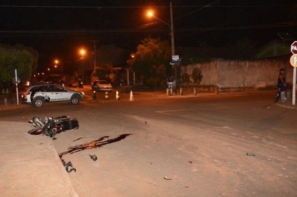 nibus teria invadido a preferencial e atingido violentamente a motocicleta no cruzamento