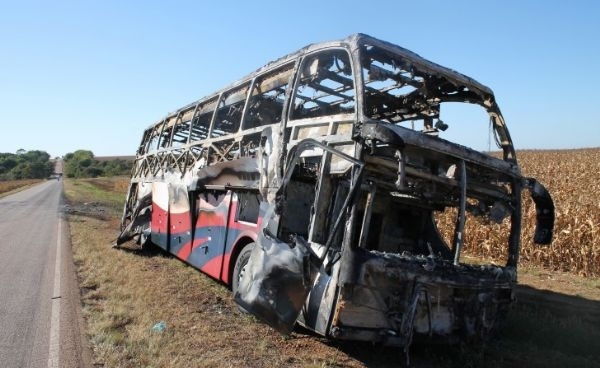 nibus destrudo pelo fogo