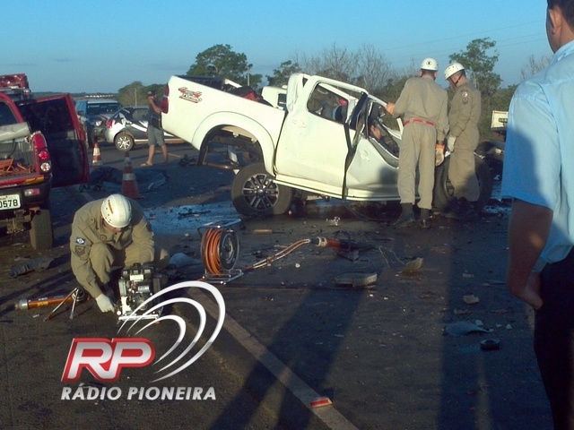 Condutor da Hillux teria perdido controle da direo aps pneu sair da pista de rolamento