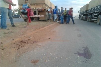 Carreta passou sobre o p do ciclista na rodovia federal